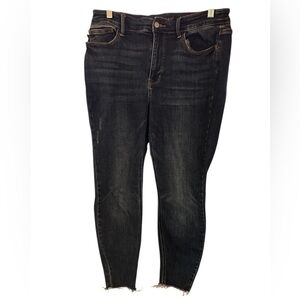 Judy Blue Women’s ankle length mid-rise skinny frayed hem jeans. 14W